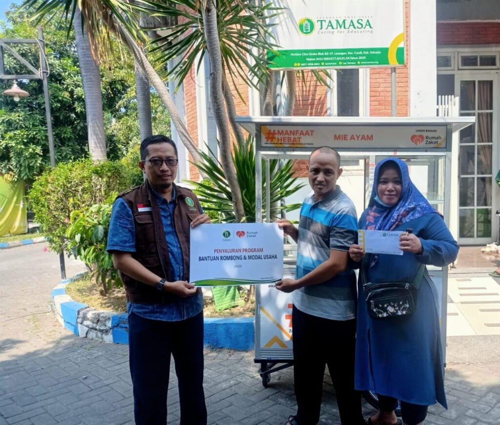 TAMASA Berikan Bantuan Gerobak dan Modal Usaha kepada UMKM di Sidoarjo